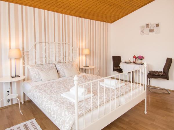 Apartments & Rooms Darrer : photo 2 de la chambre chambre double avec balcon