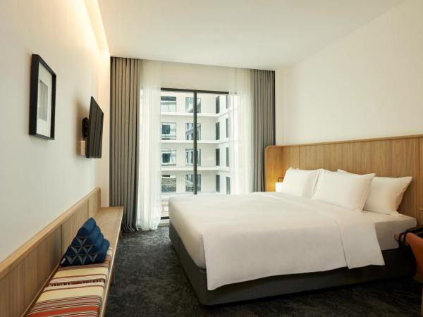 ASAI Bangkok Chinatown : photo 1 de la chambre hébergement lit queen-size spacieux - vue sur cour