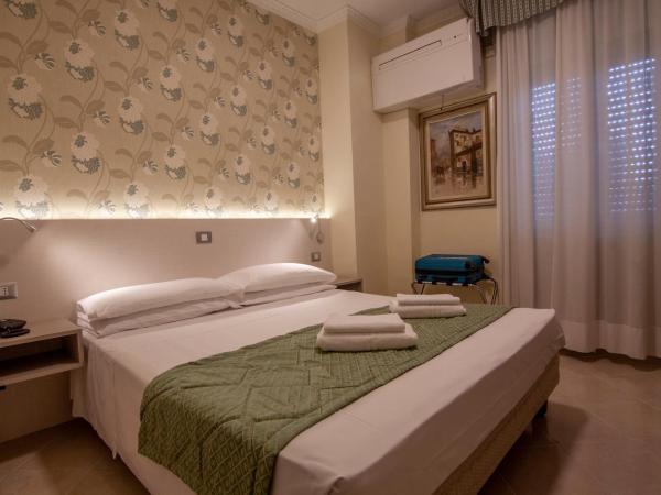 Hotel Dei Fiori : photo 9 de la chambre chambre double standard