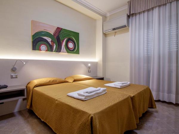 Hotel Dei Fiori : photo 6 de la chambre chambre lits jumeaux standard