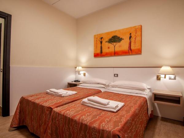 Hotel Dei Fiori : photo 7 de la chambre chambre lits jumeaux standard
