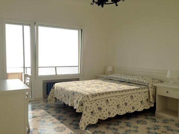 B&B Dipintodiblu' : photo 3 de la chambre chambre double ou lits jumeaux avec salle de bains privative externe