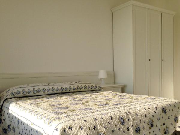 B&B Dipintodiblu' : photo 7 de la chambre chambre double ou lits jumeaux avec salle de bains privative externe