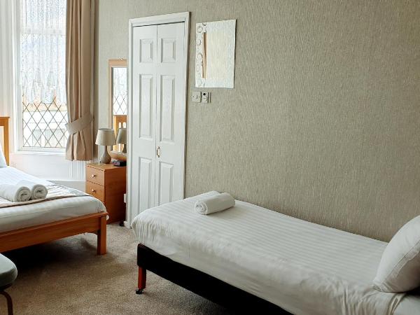 Hilbre Hotel : photo 5 de la chambre chambre familiale (2 adultes + 1 enfant)