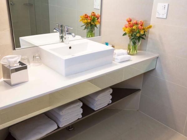 Novotel Sydney Olympic Park : photo 2 de la chambre chambre lit king-size supérieure avec balcon