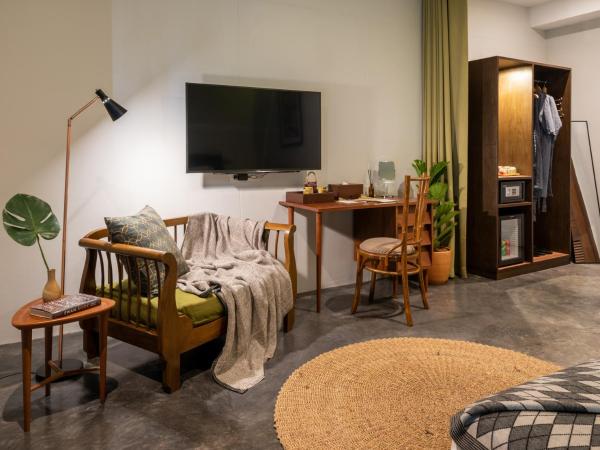 Cherlock hotel : photo 6 de la chambre chambre lit king-size - vue sur piscine