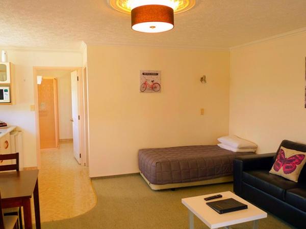 Rotorua Coachman Spa Motel : photo 6 de la chambre suite confort avec bain à remous