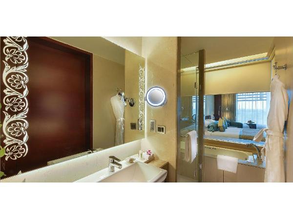 Crowne Plaza Ahmedabad City Centre, an IHG Hotel : photo 6 de la chambre club twin room - non-smoking& 20% discount on spa, food & beverage &laundry