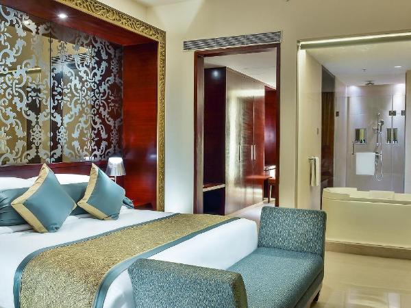 Crowne Plaza Ahmedabad City Centre, an IHG Hotel : photo 2 de la chambre suite 1 chambre lit king-size - Étage club