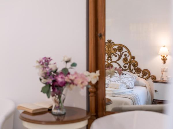 B&B Toma Street : photo 7 de la chambre chambre double avec balcon