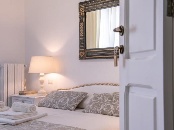 B&B Toma Street : photo 3 de la chambre chambre double avec balcon