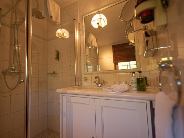 Hotel Alpenrose mit Gourmet-Restaurant Azalée : photo 5 de la chambre chambre double - vue sur rue