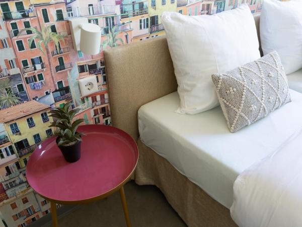 Pink Flamingo Boutique Hostel : photo 7 de la chambre chambre double avec salle de bains privative