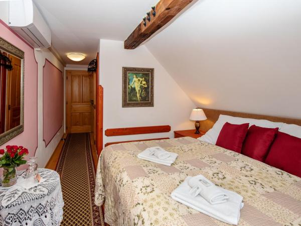 Ubytování u BÍLÉ PANÍ : photo 2 de la chambre chambre double mansardée avec balcon