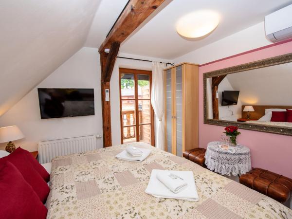 Ubytování u BÍLÉ PANÍ : photo 1 de la chambre chambre double mansardée avec balcon