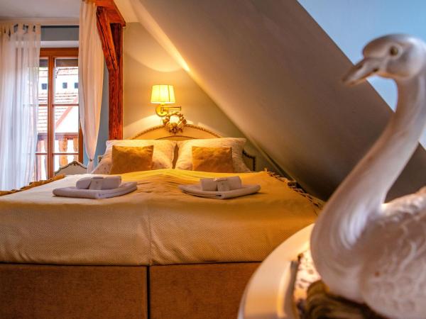 Ubytování u BÍLÉ PANÍ : photo 2 de la chambre chambre double mansardée avec balcon - vue sur château