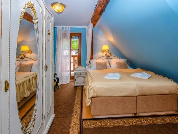 Ubytování u BÍLÉ PANÍ : photo 1 de la chambre chambre double mansardée avec balcon - vue sur château