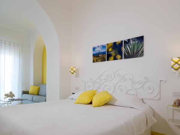 Relais Maresca Luxury Small Hotel & Terrace Restaurant : photo 2 de la chambre suite junior avec 2 balcons - vue sur mer