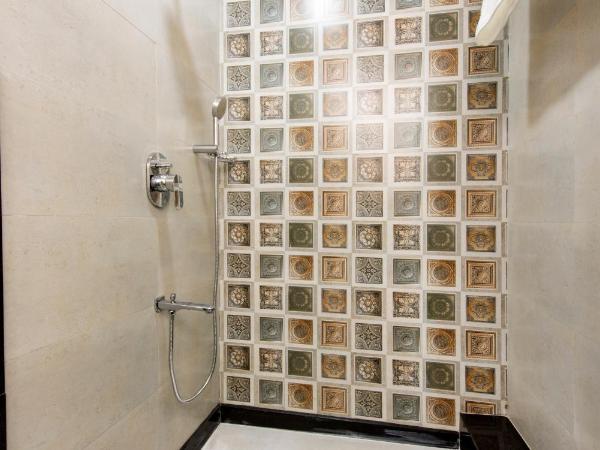 House of Backpackers : photo 8 de la chambre chambre double avec salle de bains privative