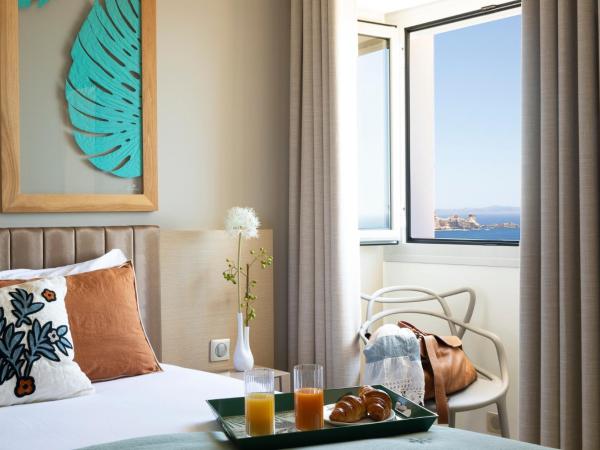 Santateresa : photo 6 de la chambre chambre double supérieure avec balcon - vue sur mer