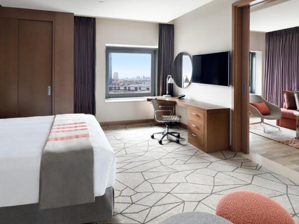 Holiday Inn & Suites - Dubai Festival City Mall, an IHG Hotel : photo 6 de la chambre 1 king one-bedroom apartment creek view