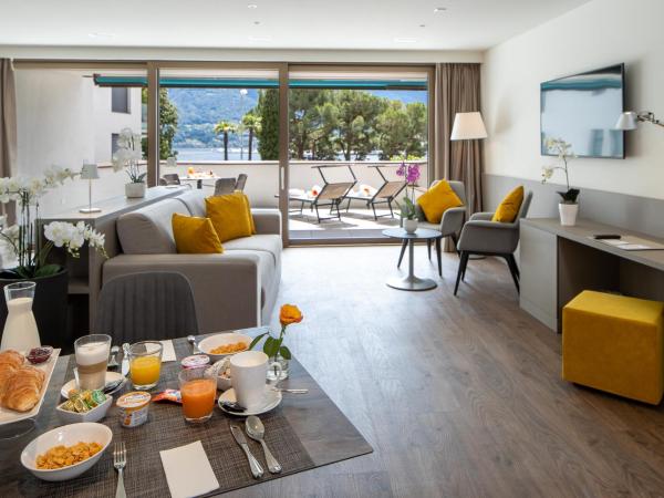 Hotel Lago Maggiore - Welcome! : photo 4 de la chambre suite junior avec vue sur lac - accessible aux personnes à mobilité réduite