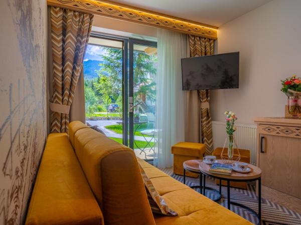 Serce Tatr Residence Zakopane - blisko Krupówek : photo 1 de la chambre chambre triple – vue sur montagne