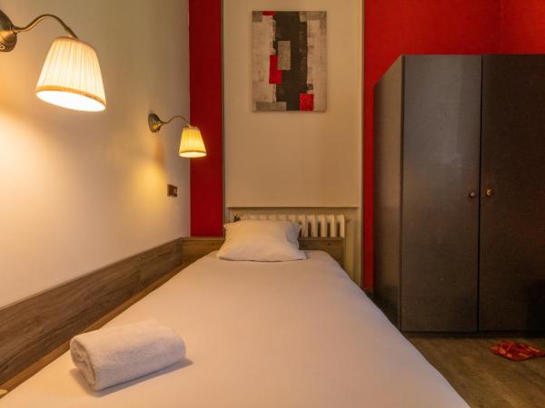 Hôtel des Bains : photo 2 de la chambre chambre simple avec douche 