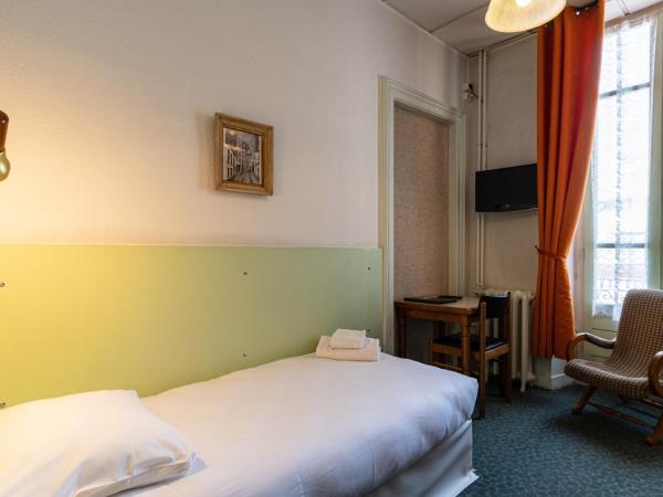 Hôtel des Bains : photo 3 de la chambre chambre simple avec douche 