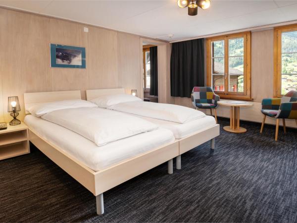 Jungfrau Lodge, Swiss Mountain Hotel : photo 9 de la chambre chambre triple avec salle de bains privative - vue sur montagne