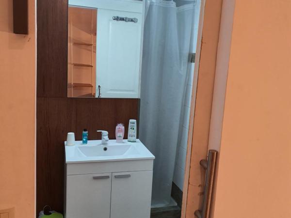 K.N.C.1601 : photo 2 de la chambre chambre double avec salle de bains privative