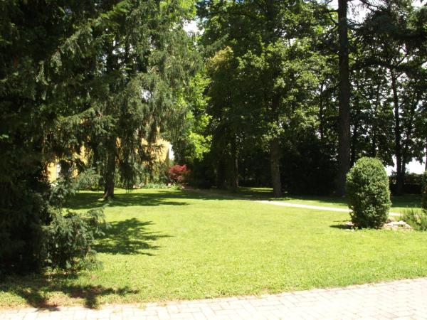 Villa Ghia : photo 2 de la chambre chambre lit king-size - vue sur jardin