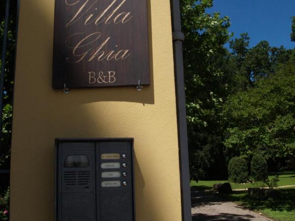 Villa Ghia : photo 7 de la chambre chambre lit king-size - vue sur jardin