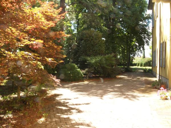 Villa Ghia : photo 3 de la chambre chambre lit king-size - vue sur jardin