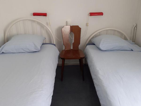 Hostel Pension Tivoli : photo 1 de la chambre chambre lits jumeaux Économique