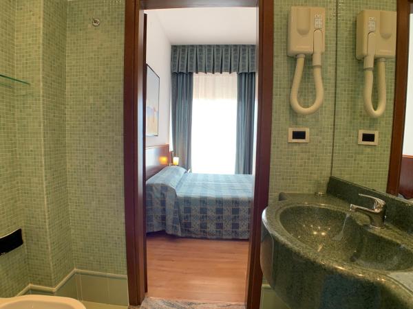 Hotel Beau Rivage Pineta : photo 4 de la chambre chambre simple avec balcon