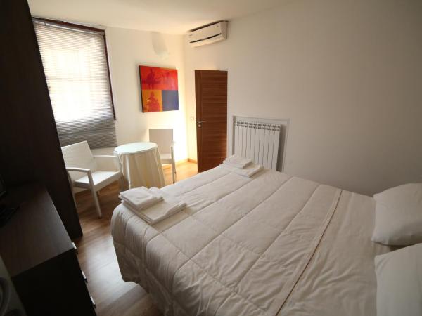 Bed & Breakfast Idomeneo 63 : photo 2 de la chambre suite avec terrasse 