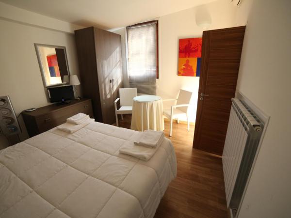 Bed & Breakfast Idomeneo 63 : photo 1 de la chambre suite avec terrasse 