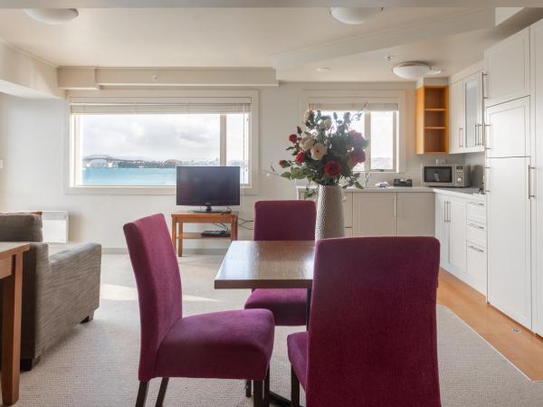 Ocean Breeze Hotel : photo 3 de la chambre suite 2 chambres avec vue sur le port