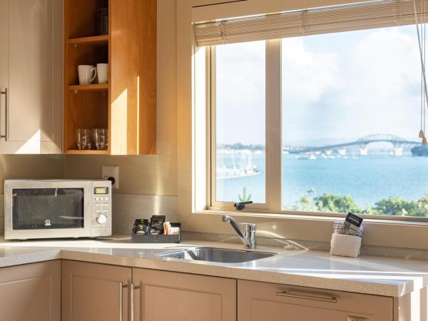 Ocean Breeze Hotel : photo 5 de la chambre suite 2 chambres avec vue sur le port