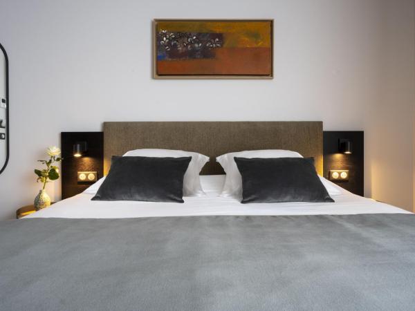 Best Western Premier Masqhotel : photo 8 de la chambre suite lit king-size avec canapé-lit et terrasse 