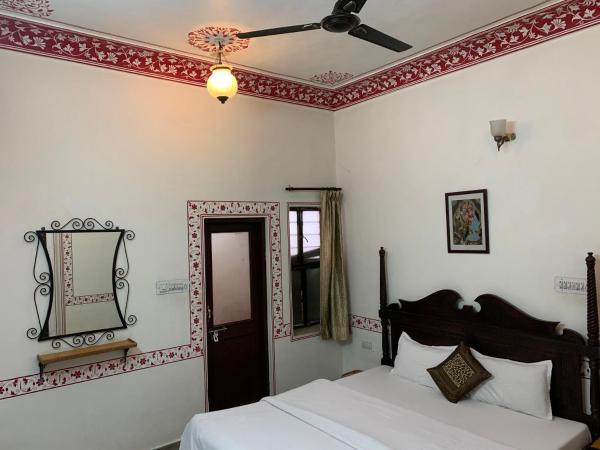 Vinayak Guest House : photo 3 de la chambre chambre standard avec ventilateur