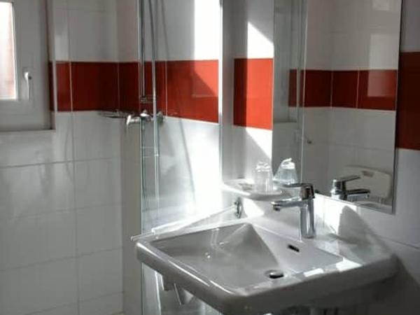 Hotel Calvaire : photo 4 de la chambre chambre lits jumeaux