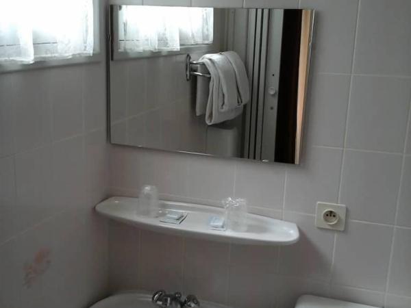 Hotel Calvaire : photo 3 de la chambre chambre lits jumeaux