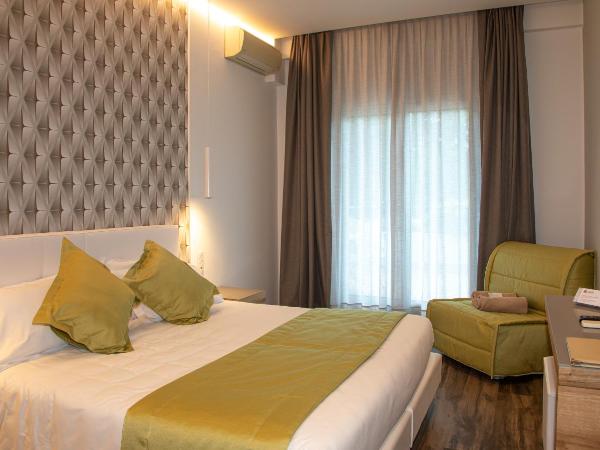 Hotel Aurora : photo 5 de la chambre chambre double ou lits jumeaux avec lit d'appoint
