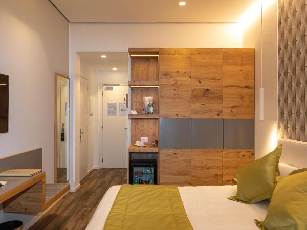 Hotel Aurora : photo 3 de la chambre chambre double ou lits jumeaux avec lit d'appoint