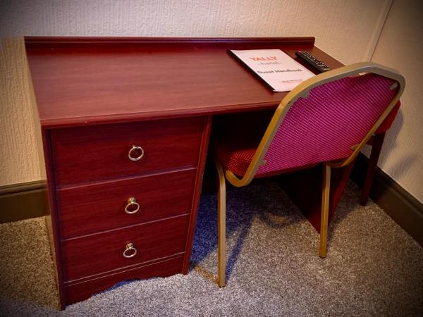 Manchester Stay Hotel - Free Parking : photo 9 de la chambre chambre lits jumeaux avec salle de bains externe