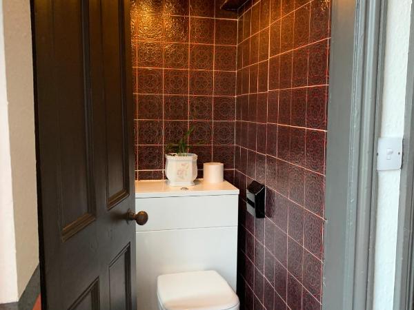 Manchester Stay Hotel - Free Parking : photo 8 de la chambre chambre simple avec salle de bains externe