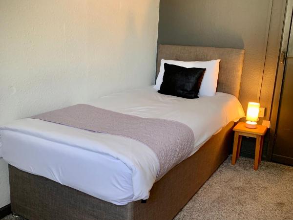 Manchester Stay Hotel - Free Parking : photo 5 de la chambre chambre simple avec salle de bains externe