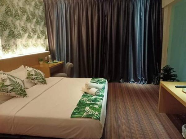 Grandeur Hotel And Spa : photo 4 de la chambre chambre lit king-size avec baignoire spa